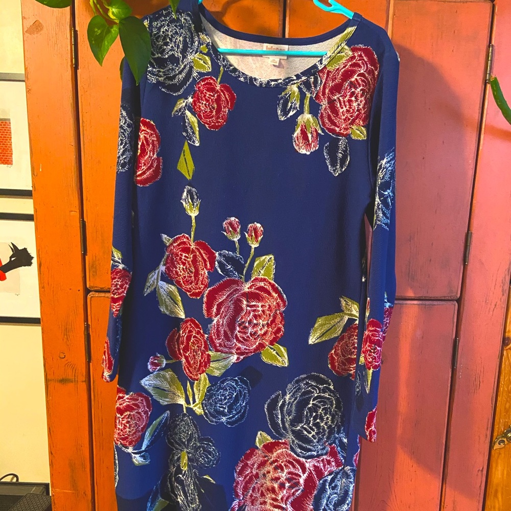 Elegant LuLaRoe Debbie with Roses 🌹